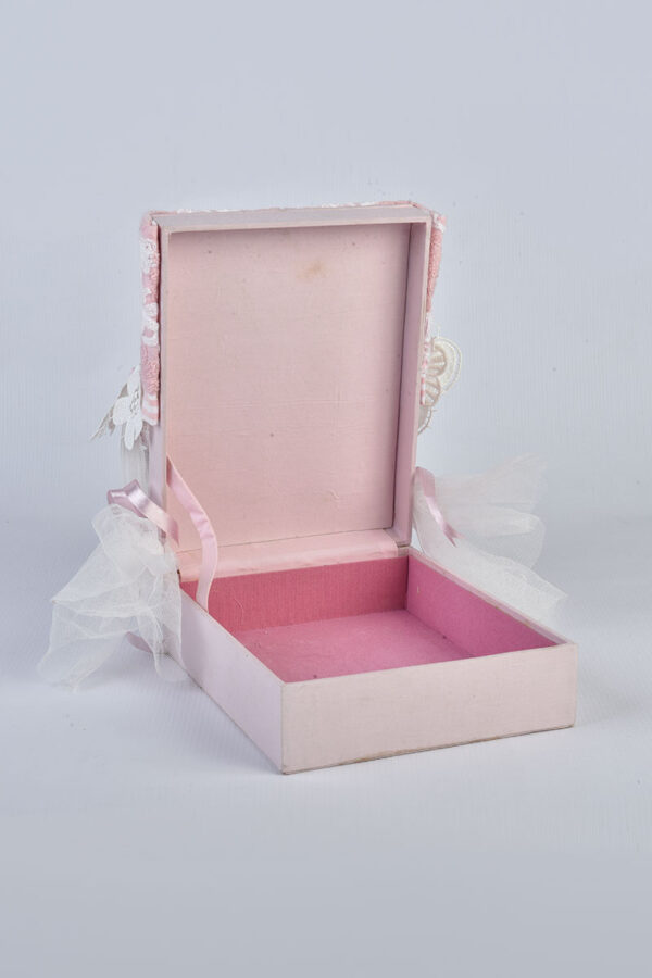 BED OF ROSES - Image 2