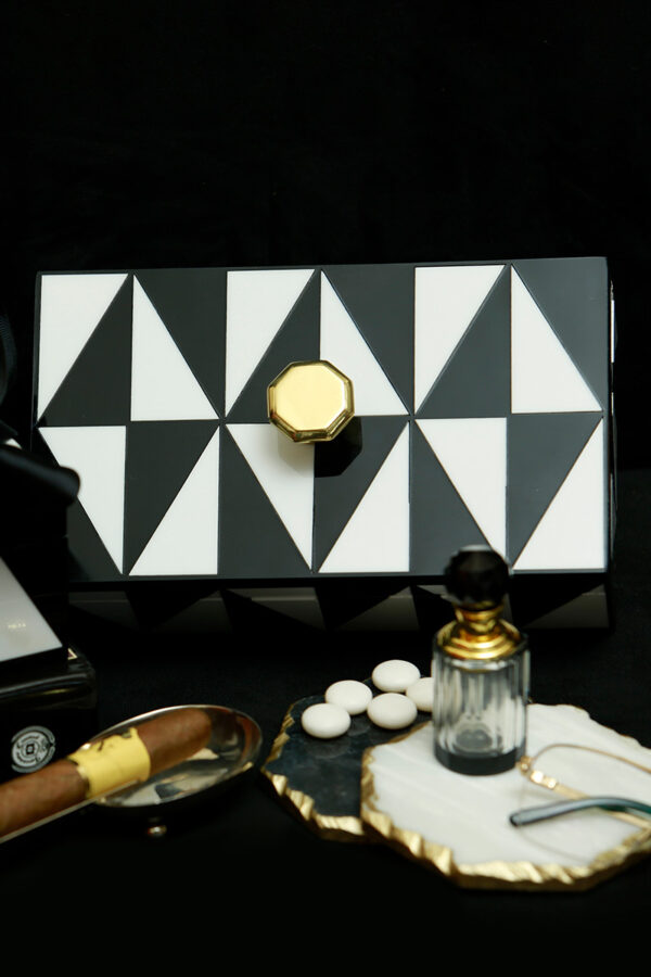 JONATHAN BOX - Image 3
