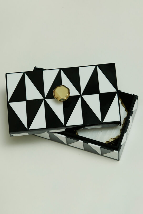 JONATHAN BOX - Image 2