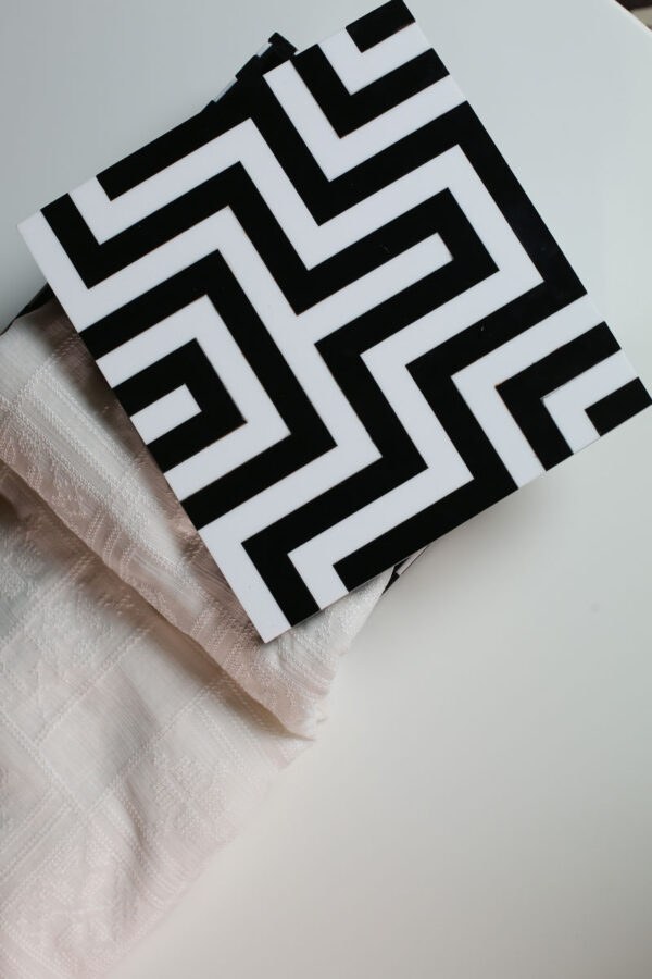 MONOCHROME MAZE - Image 4